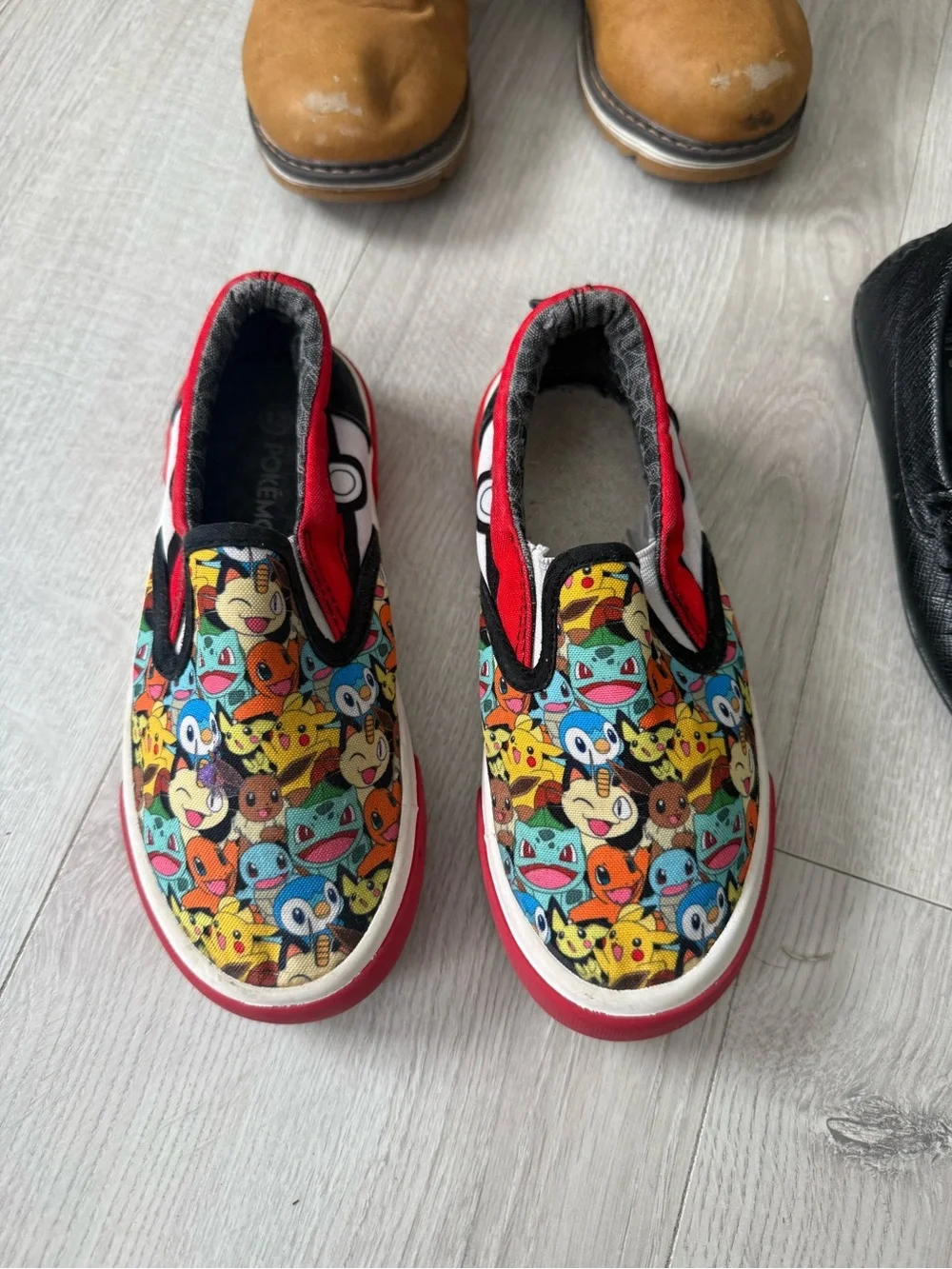 Boy’s shoes size 13